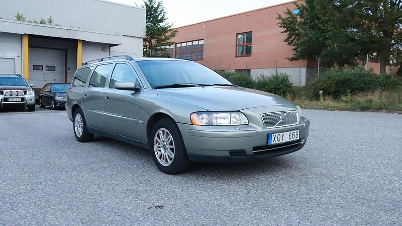 Ljusgrön (grön) Begagnad 2006 Volvo V70 Business Edition Kombi | 34 700 kr (Marknadspris) - Bild 1/4