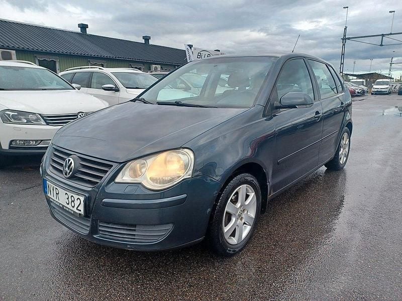 Mörkgrå (grå) Begagnad 2008 VW Polo Comfortline Halvkombi | 24 900 kr (Marknadspris) - Bild 1/4