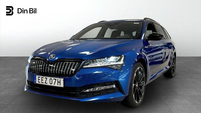 Blå Begagnad 2023 Skoda Superb SportLine Kombi | 429 900 kr (Dyr) - Bild 1/4