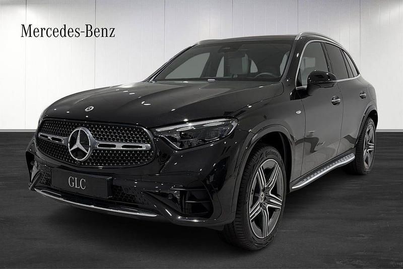 Svart Ny 2025 Mercedes GLC400d Halvkombi | 816 150 kr - Bild 1/4