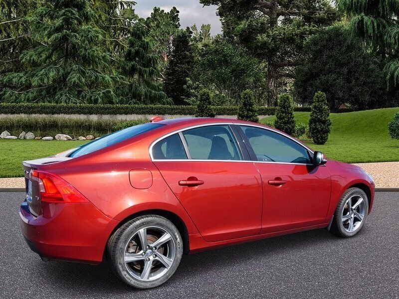Begagnad Volvo S60 Momentum 150 HK (110 kW) 2011 Röd Sedan