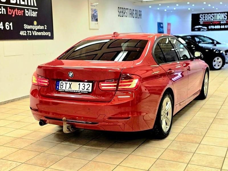 Begagnad BMW 320 Sport Line 184 HK (135 kW) 2013 Röd Sedan