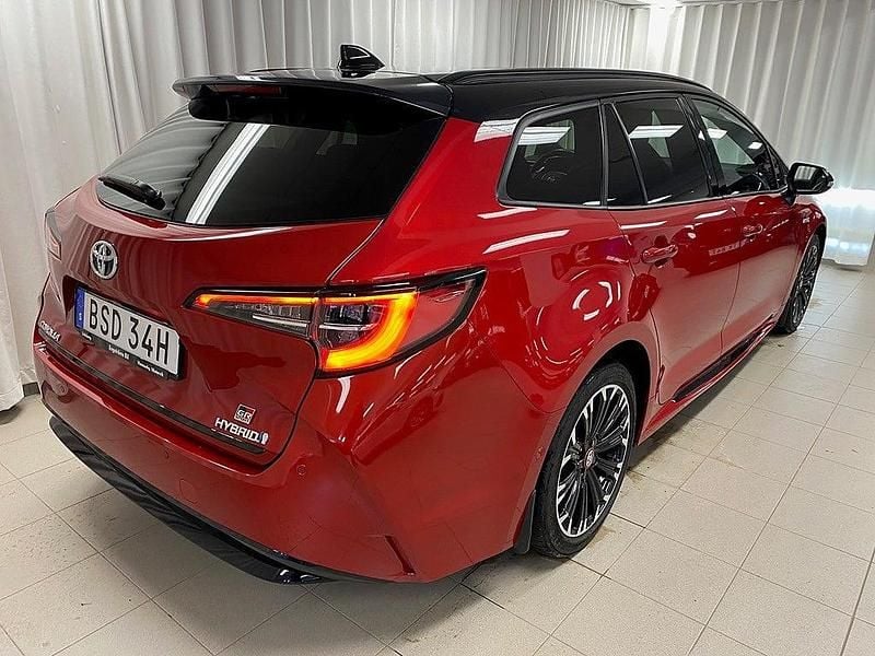 Begagnad Toyota Corolla Sport 98 HK (72 kW) 2021 Röd Kombi