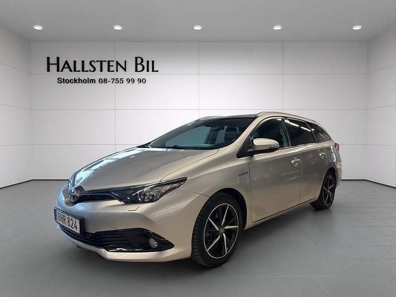 Begagnad Toyota Auris Touring Sports Edition 136 HK (100 kW) 2017 Silver metallic Kombi