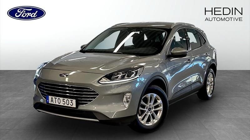 Silver Begagnad 2022 Ford Kuga Titanium SUV | 244 900 kr (Bra pris) - Bild 1/4