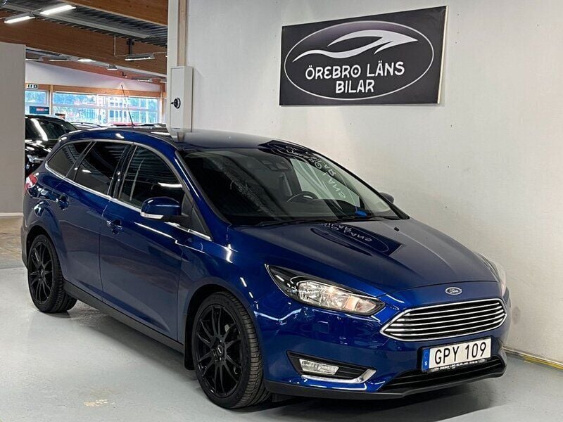Blå Begagnad 2015 Ford Focus Titanium Kombi | 79 900 kr (Bra pris) - Bild 1/4