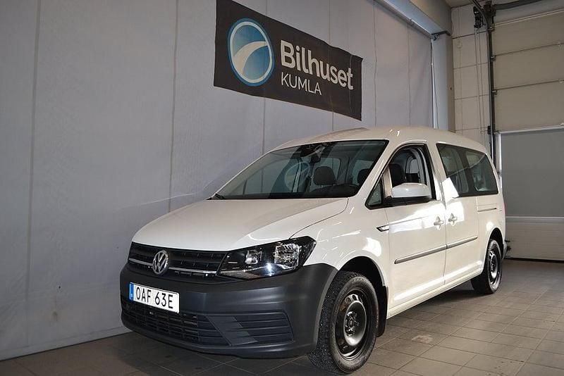 Vit Begagnad 2020 VW Caddy Maxi Life Life Minibuss | 259 000 kr (Marknadspris) - Bild 1/4