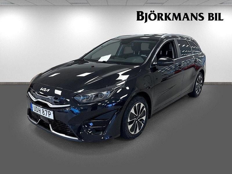 Svart (/1k/ black pearl m) Begagnad 2022 Kia Ceed Sportswagon Advance Kombi | 219 900 kr (Bra pris) - Bild 1/4