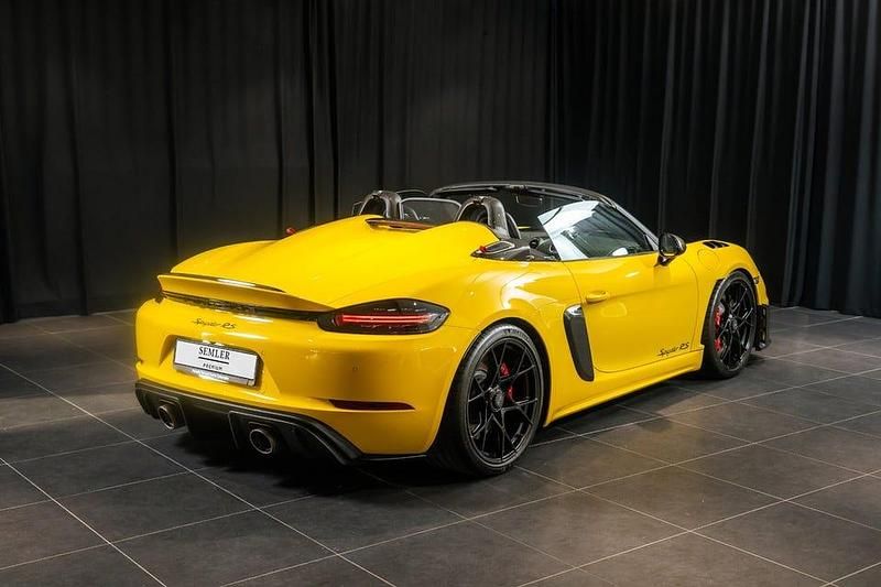Begagnad Porsche 718 Spyder 500 HK (367 kW) 2023 Gul Cab