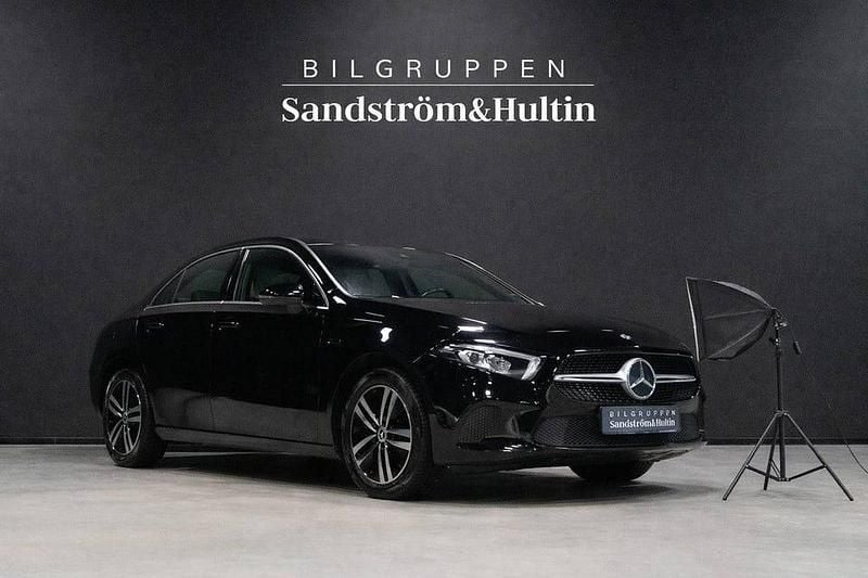 Nattsvart Begagnad 2020 Mercedes A250 Sedan | 229 000 kr (Marknadspris) - Bild 1/4