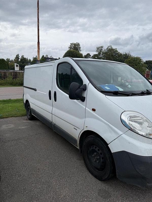 Vit Begagnad 2011 Opel Vivaro Van | 15 000 kr - Bild 1/4