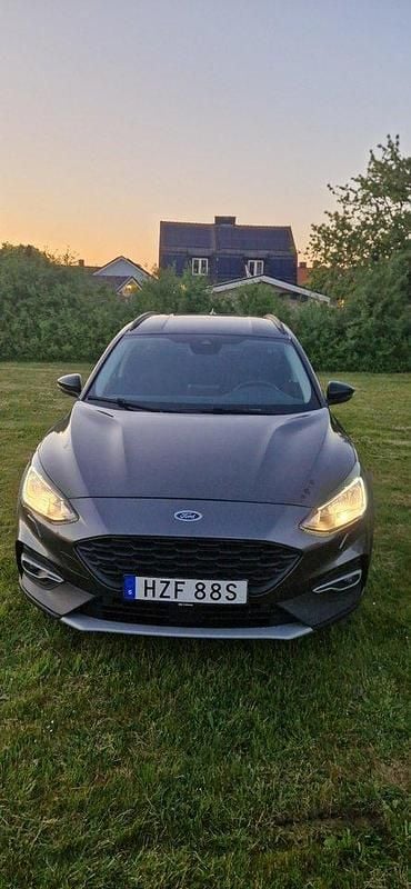 Grå Begagnad 2019 Ford Focus Kombi | 152 000 kr (Marknadspris) - Bild 1/4