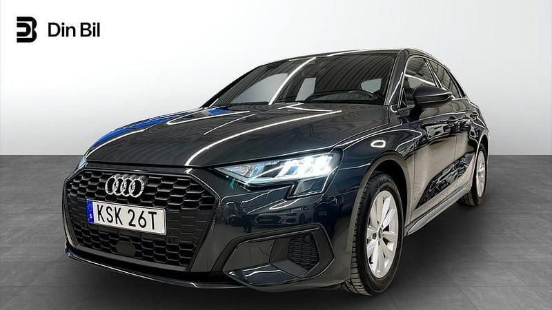 Grå Begagnad 2023 Audi A3 Proline Sedan | 264 000 kr (Marknadspris) - Bild 1/4