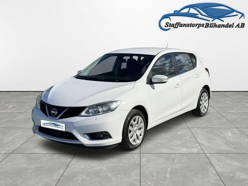 Vit Begagnad 2015 Nissan Pulsar Halvkombi | 59 900 kr (Marknadspris) - Bild 1/4
