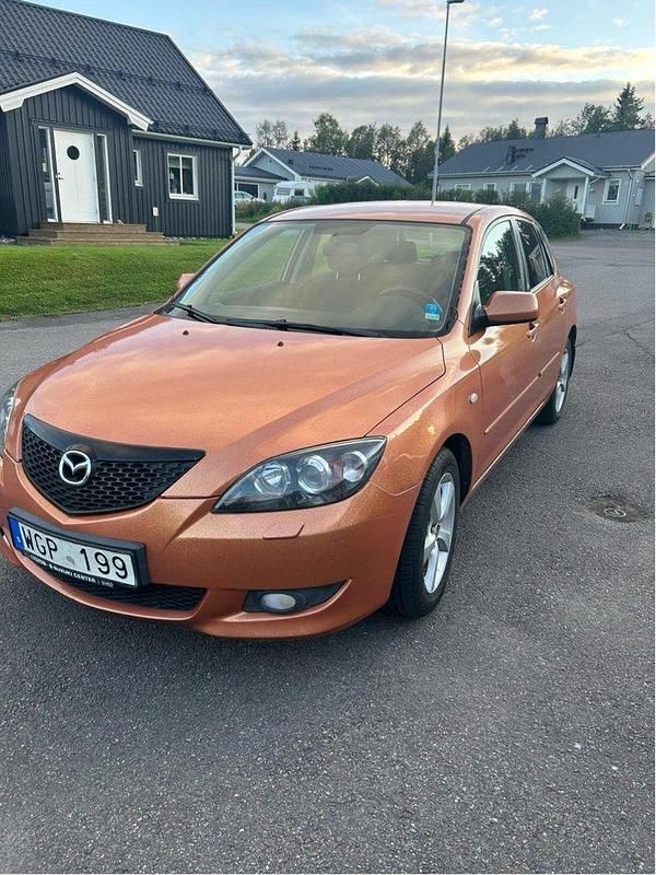 Grå Begagnad 2005 Mazda 3 Inclusive Halvkombi | 35 000 kr - Bild 1/4