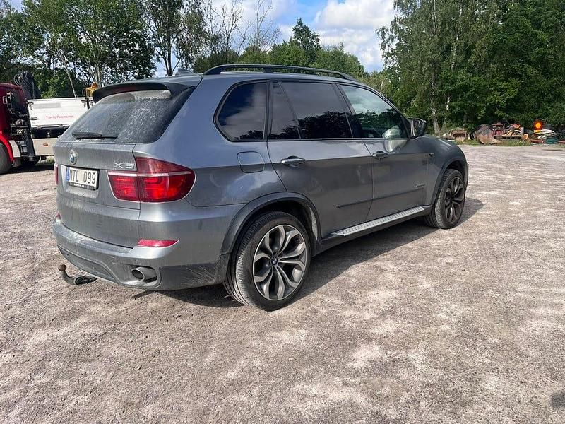 Begagnad BMW X5 306 HK (225 kW) 2012 Grå metallic SUV