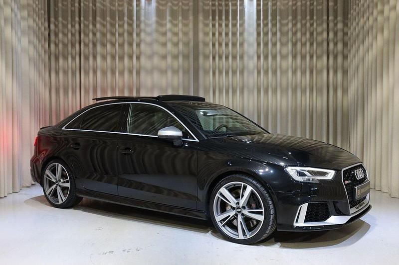 Svart Begagnad 2018 Audi RS3 Sedan | 479 900 kr (Marknadspris) - Bild 1/4