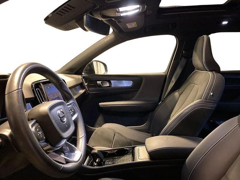 Begagnad Volvo XC40 Ultimate 172 kW (234 HK) 2023 Svart SUV
