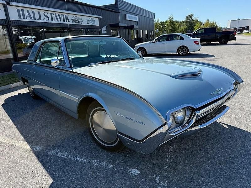 Begagnad Ford V8 305 HK (224 kW) 1962 Ljusblå Sportkupé