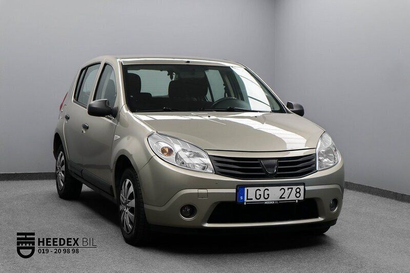 Grå Begagnad 2011 Dacia Sandero Halvkombi | 34 900 kr - Bild 1/4