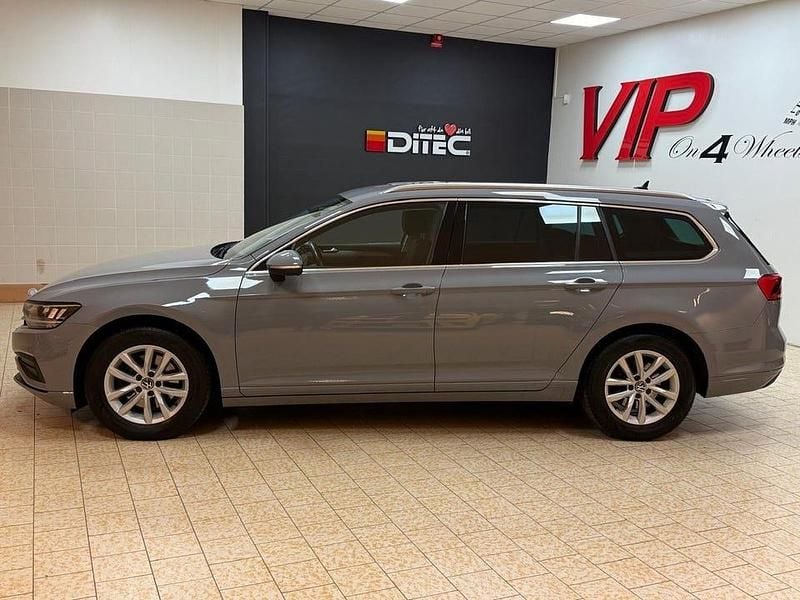 Begagnad VW Passat Edition 150 HK (110 kW) 2022 Grå Kombi
