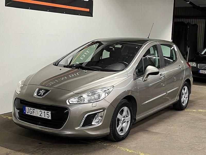 Gråmet Begagnad 2012 Peugeot 308 Halvkombi | 62 900 kr (Marknadspris) - Bild 1/4