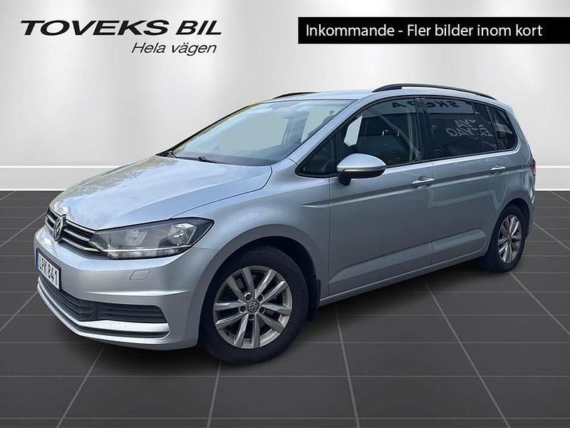 Reflex silver metallic Begagnad 2017 VW Touran Minibuss | 159 000 kr (Superpris) - Bild 1/4