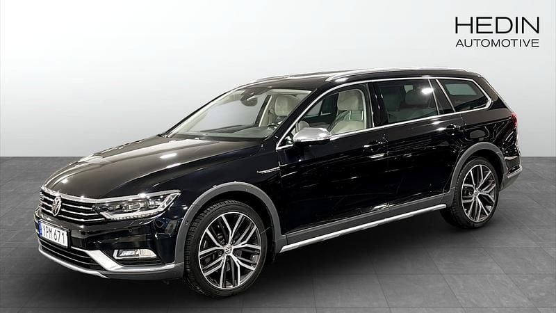 Svart metallic Begagnad 2018 VW Passat Alltrack Kombi | 239 900 kr (Bra pris) - Bild 1/4