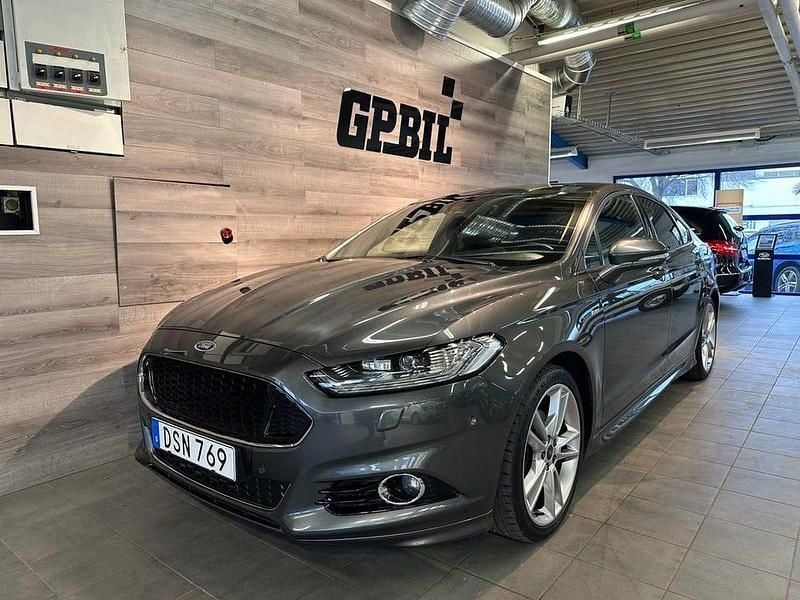 Grå Begagnad 2018 Ford Mondeo ST-Line Halvkombi | 189 000 kr (Marknadspris) - Bild 1/4