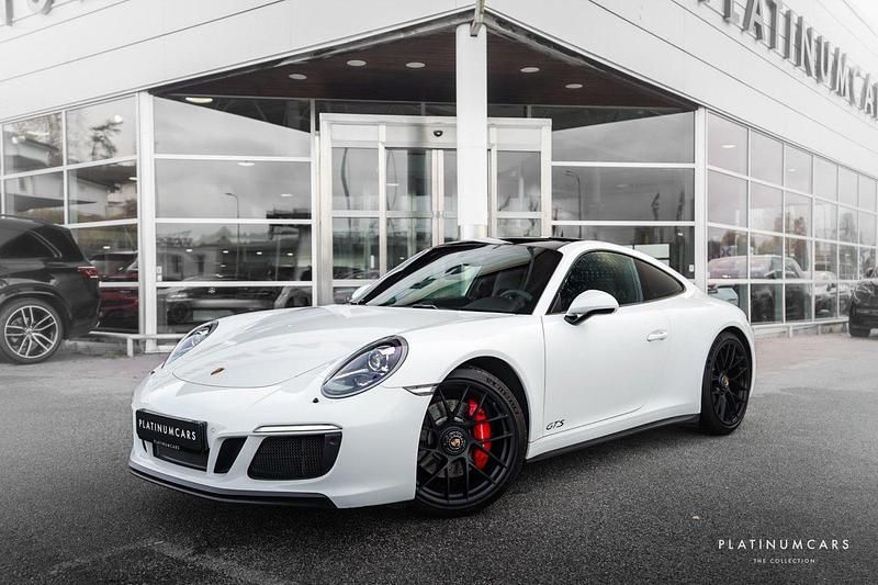 Vit Begagnad 2018 Porsche 911 Carrera GTS Sportkupé | 1 099 000 kr - Bild 1/4