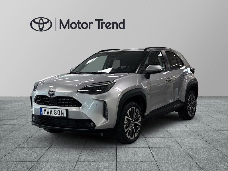 Silver Ny 2025 Toyota Yaris Cross Style SUV | 349 900 kr (Marknadspris) - Bild 1/4