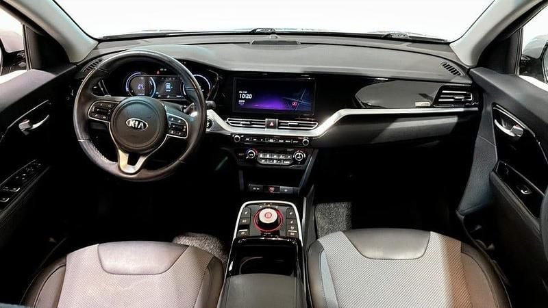 Begagnad Kia e-Niro Advance 150 kW (204 HK) 2021 Grå SUV