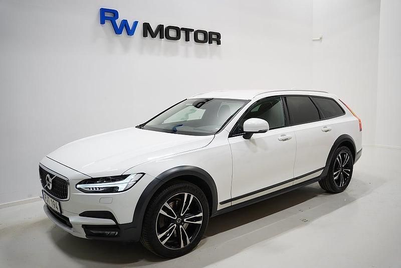 Vit Begagnad 2017 Volvo V90 CC Inscription Kombi | 304 900 kr (Marknadspris) - Bild 1/4