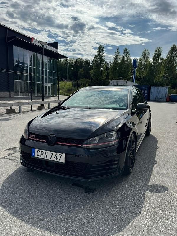 Begagnad VW Golf VII GTI 230 HK (169 kW) 2014