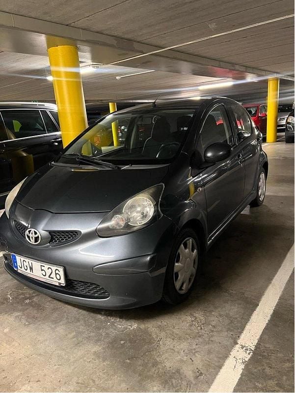 Grå Begagnad 2006 Toyota Aygo Halvkombi | 20 500 kr (Marknadspris) - Bild 1/4