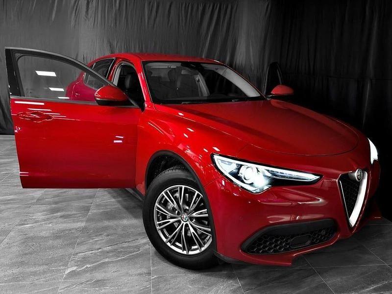 Begagnad Alfa Romeo Stelvio Super 201 HK (147 kW) 2017 Röd SUV