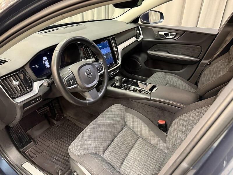 Begagnad Volvo V60 350 HK (257 kW) 2023 Blå Kombi