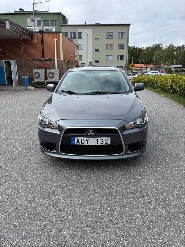 Grå Begagnad 2009 Mitsubishi Lancer Sportback Inform Halvkombi | 39 900 kr (Bra pris) - Bild 1/4