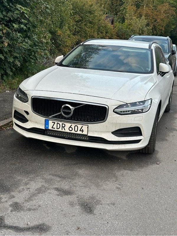 Vit Begagnad 2018 Volvo V90 Kinetic Kombi | 170 000 kr (Bra pris) - Bild 1/3