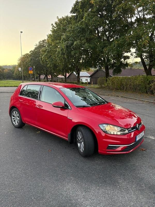 Begagnad 2018 VW Golf VII Halvkombi | 159 500 kr (Lite dyr) - Bild 1/4