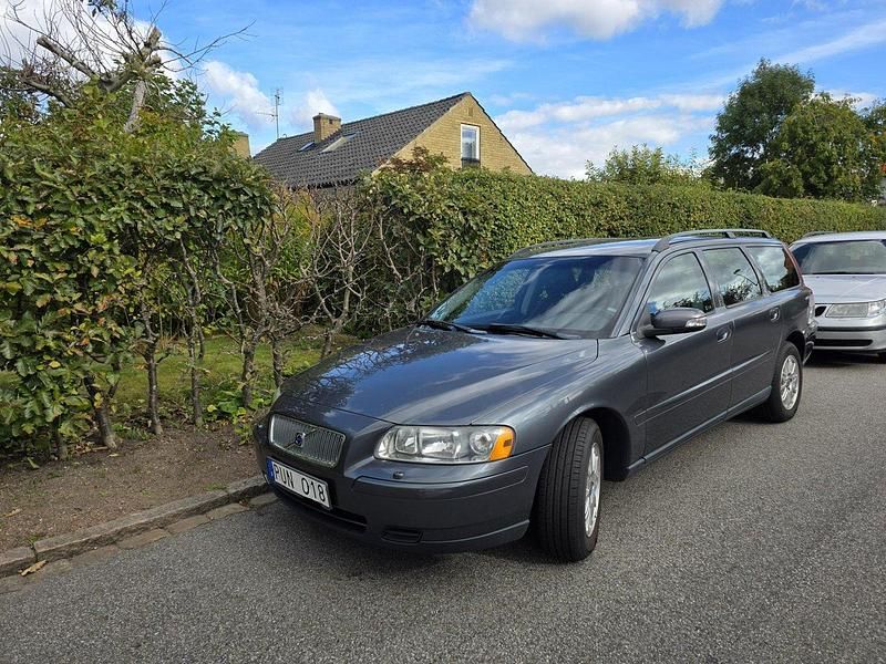 Grå Begagnad 2007 Volvo V70 Kinetic Kombi | 49 000 kr (Lite dyr) - Bild 1/4