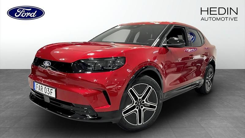 Röd (red) Begagnad 2024 Ford Capri Premium Halvkombi | 598 768 kr (Dyr) - Bild 1/4