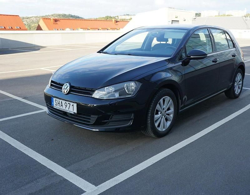 Svart Begagnad 2017 VW Golf VII Halvkombi | 98 000 kr (Bra pris) - Bild 1/4