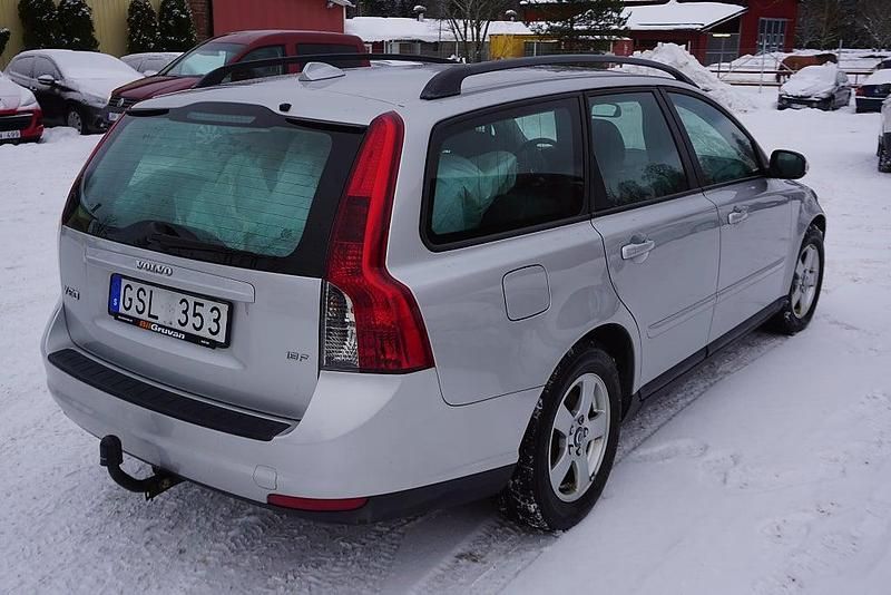Begagnad Volvo V50 Kinetic 125 HK (91 kW) 2007 Ljusgrå Kombi