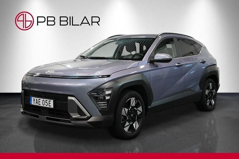 Blå Begagnad 2023 Hyundai Kona Advanced SUV | 299 900 kr (Marknadspris) - Bild 1/4