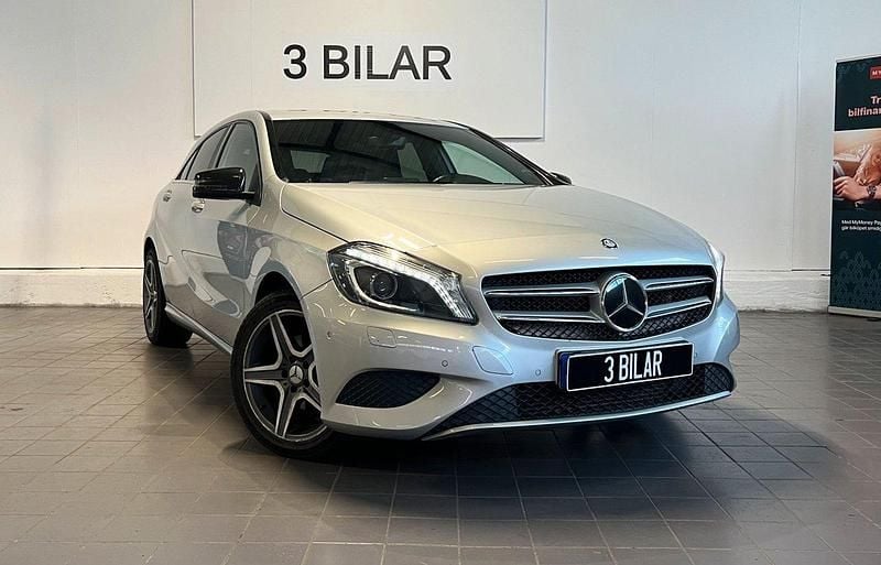 Silver Begagnad 2013 Mercedes A200 Style Halvkombi | 114 900 kr (Marknadspris) - Bild 1/4