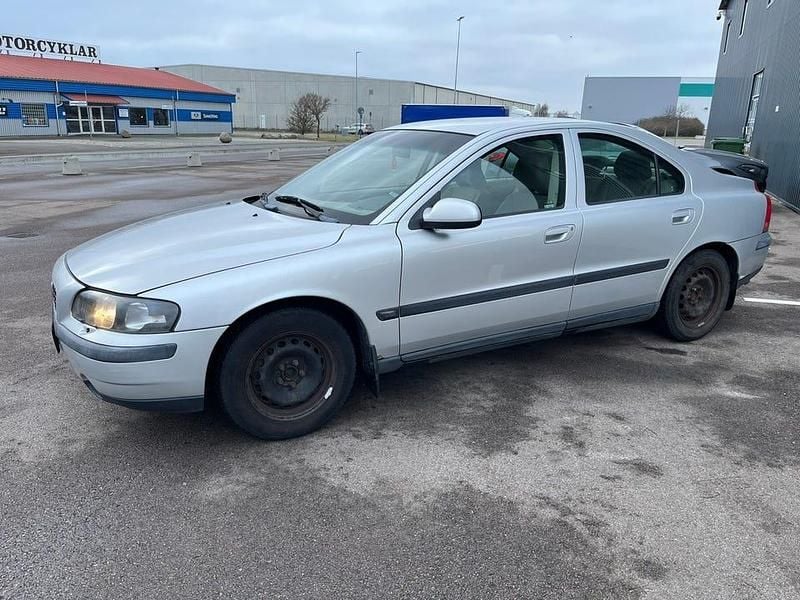 Begagnad 2001 Volvo S60 Sedan | 14 900 kr (Superpris) - Bild 1/4
