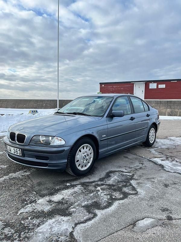 Begagnad BMW 316 105 HK (77 kW) 2001