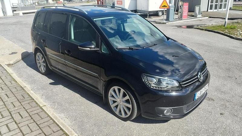 Svart Begagnad 2013 VW Touran GT Minibuss | 95 500 kr (Marknadspris) - Bild 1/4
