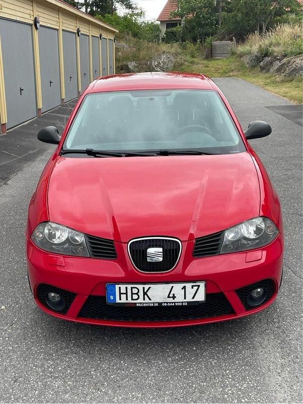 Röd Begagnad 2008 Seat Ibiza Halvkombi | 20 000 kr (Bra pris) - Bild 1/4
